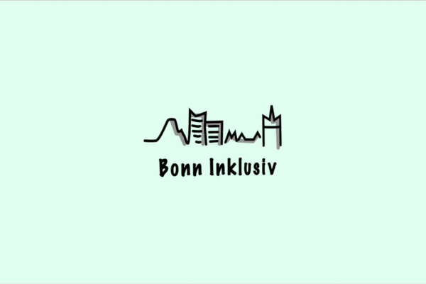 Das Logo zeigt den Schriftzug "Bonn Inklusiv". Darüber ist eine Zeichnung eines Berges, eines Kirchturms und von Hochhäusern zu sehen, die die Stadt darstellen. 