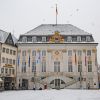 Das verschneite Alte Rathaus in der Bonner Innenstadt 