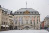 Das verschneite Alte Rathaus in der Bonner Innenstadt 